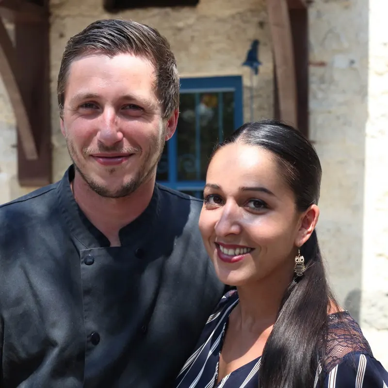 Elodie et Jonas devant La Maison Bleue